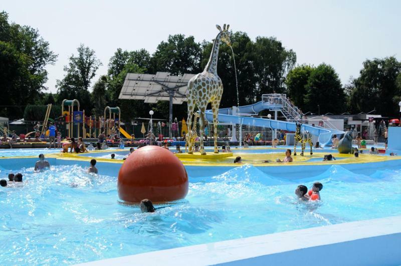 Vakantiepark Wilhelm Tell Vakantieappartement Opglabbeek Екстериор снимка
